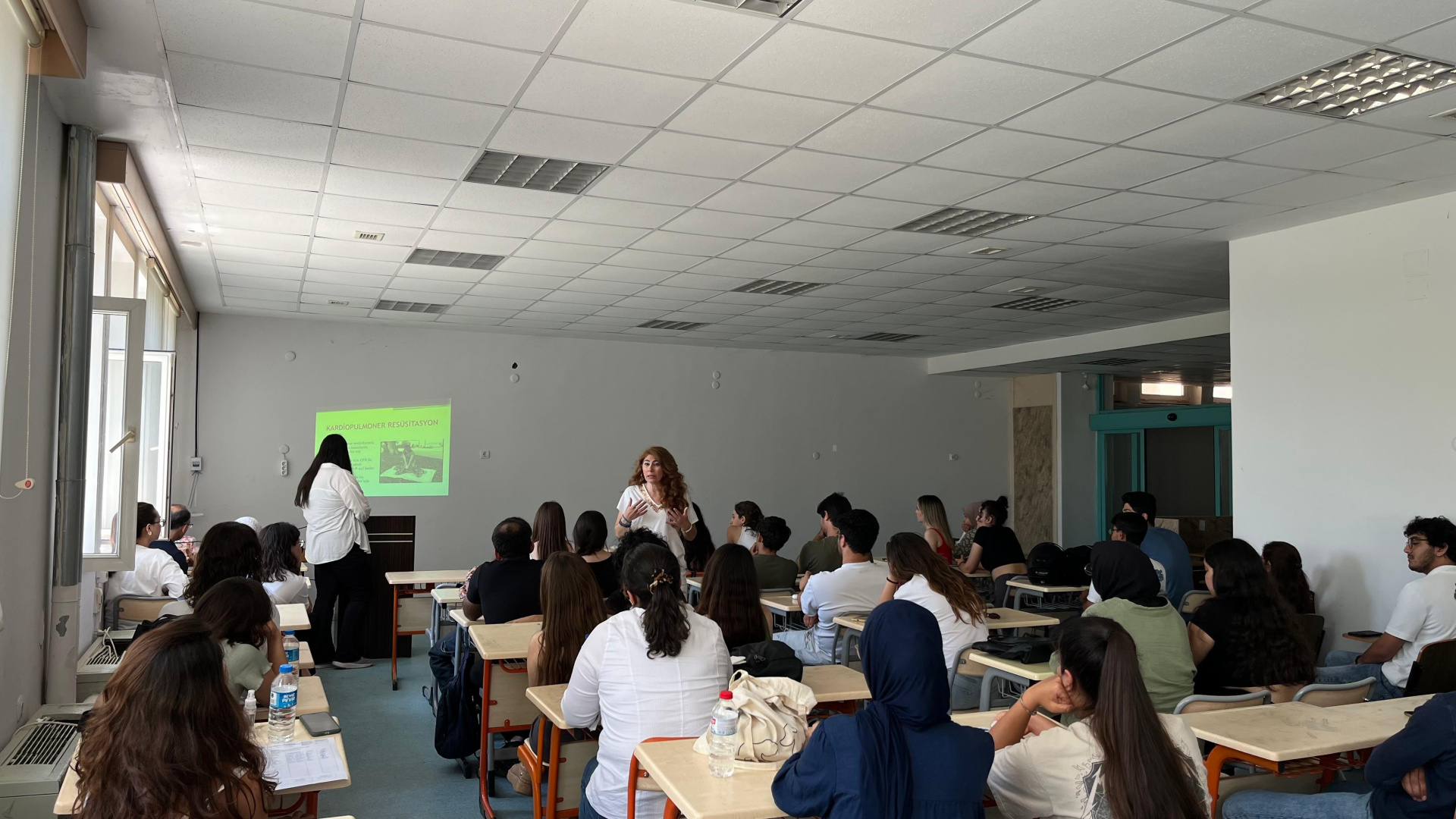 Fakültemiz İç Hastalıkları Anabilim Dalı Başkanı Prof. Dr. Handan Hilal YAVUZ tarafından Çukurova Üniversitesi Hayvan Dostları Öğrenci Kulübü üyelerine "Köpeklerde İlk Yardım" konulu eğitim verildi.